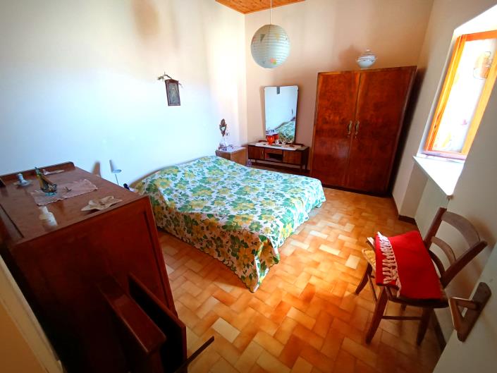 Image No.21-6 Bed House for sale