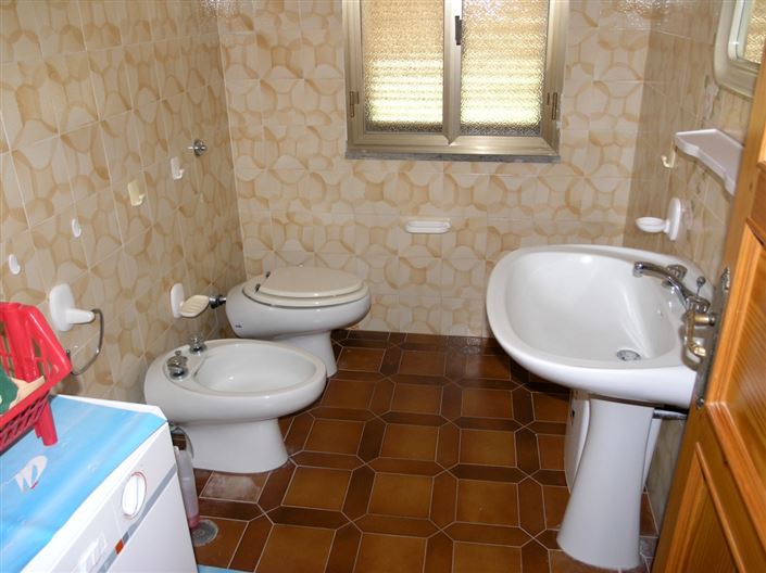 Image No.26-6 Bed House for sale