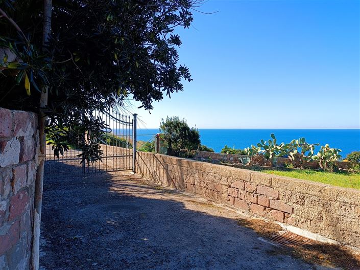 Image No.7-6 Bed House for sale