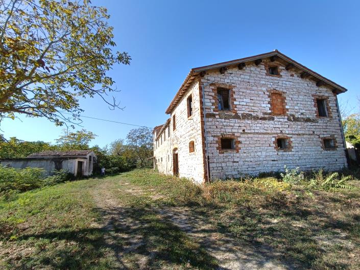 Image No.9-18 Bed Country Property for sale