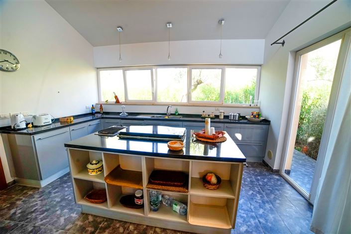 Image No.9-3 Bed House for sale