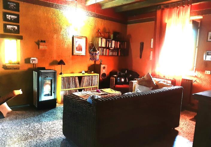 Image No.17-4 Bed Country House for sale