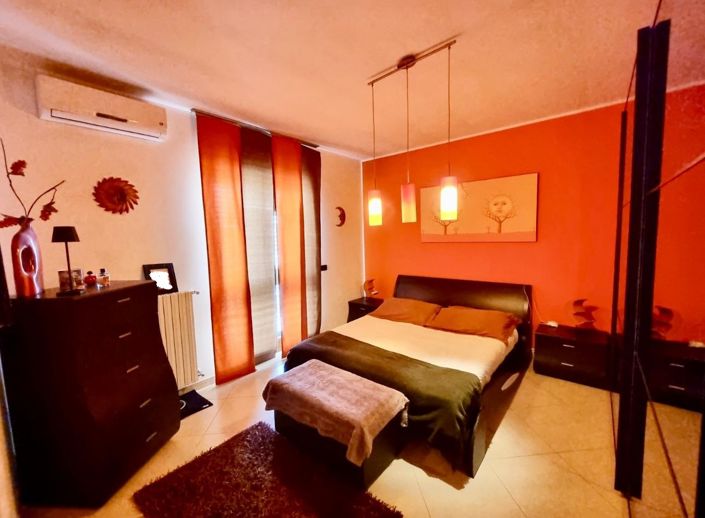 Image No.10-4 Bed House for sale