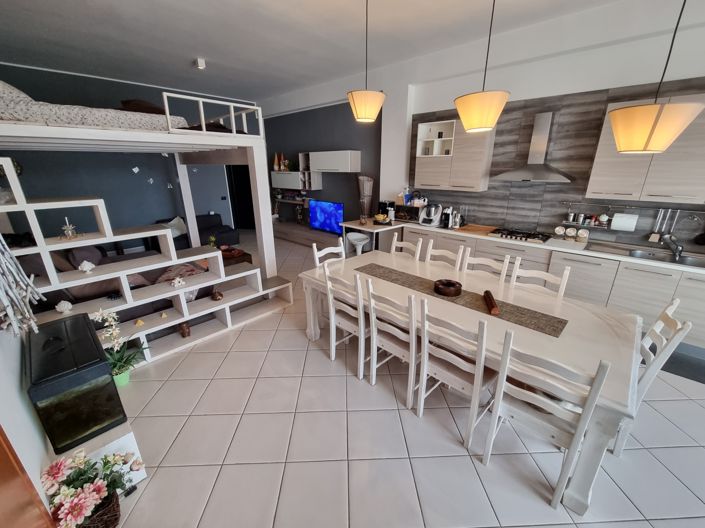 Image No.25-4 Bed House for sale