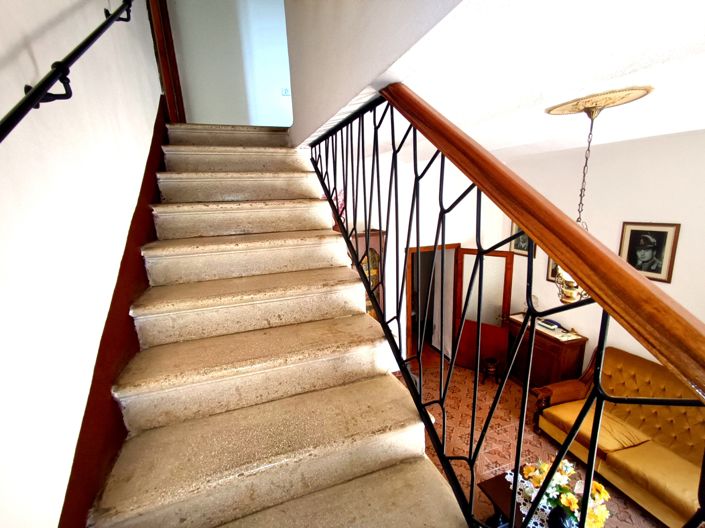 Image No.19-4 Bed House for sale