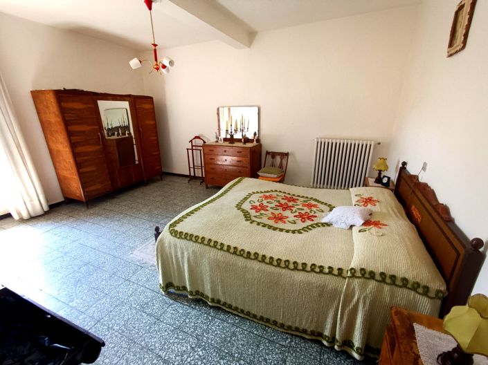 Image No.21-4 Bed House for sale