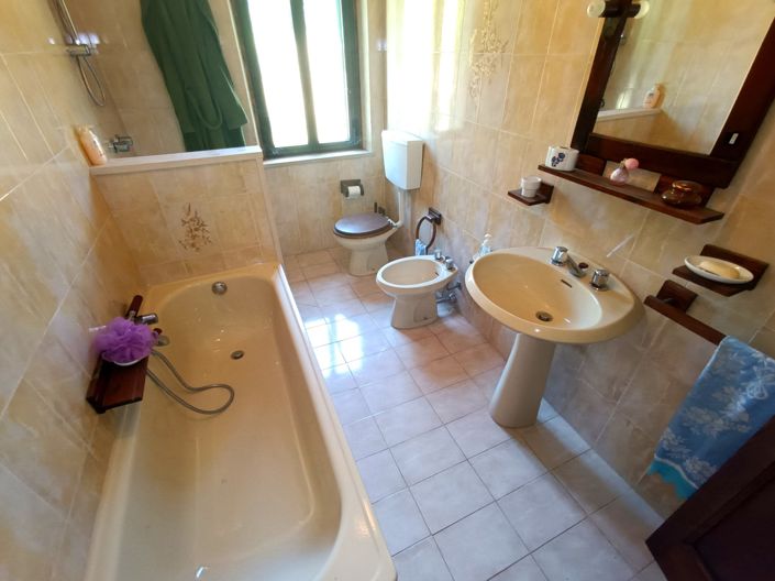 Image No.30-4 Bed House for sale