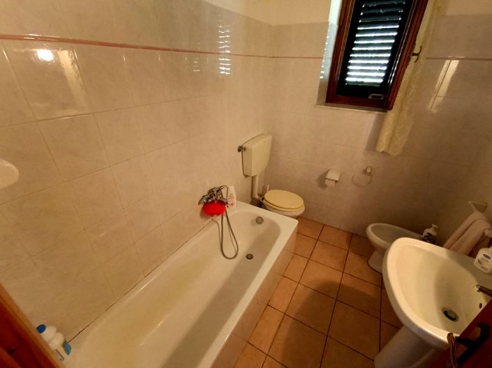 Image No.18-3 Bed House for sale