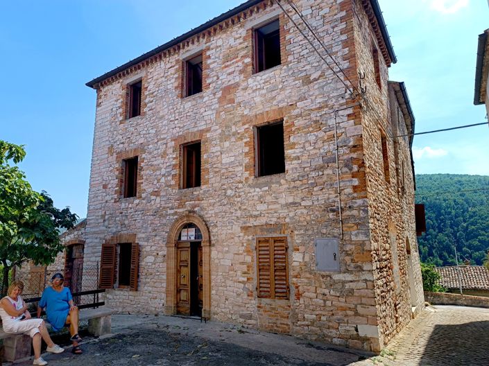 Image No.6-4 Bed House for sale