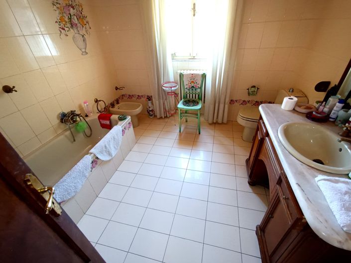 Image No.25-5 Bed House for sale