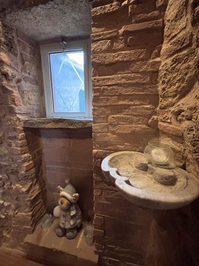 Image No.25-2 Bed House for sale