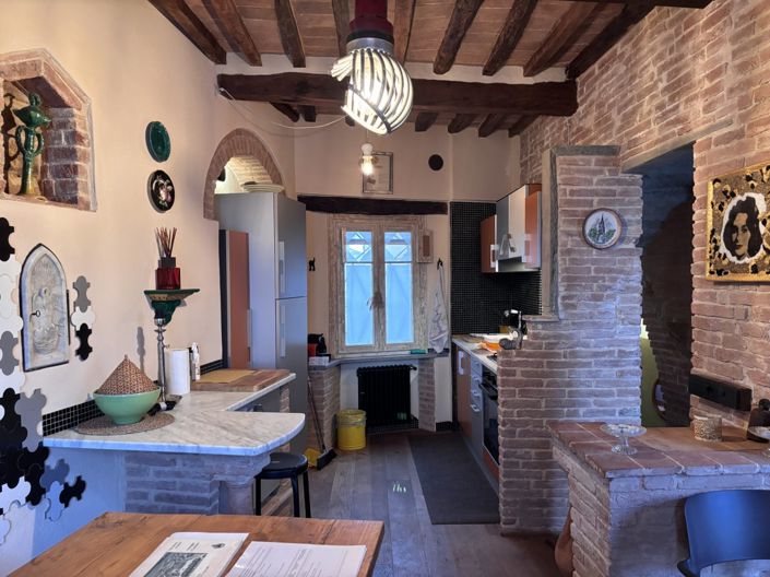 Image No.8-2 Bed House for sale