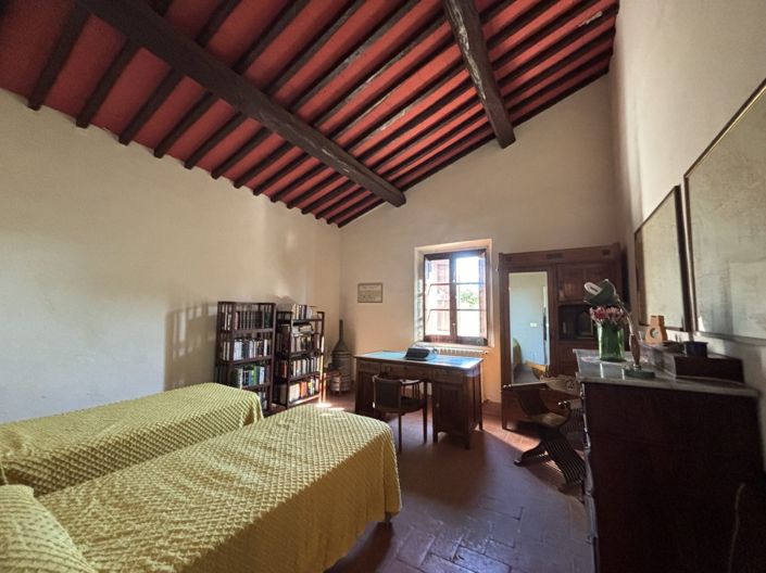 Image No.24-5 Bed House for sale