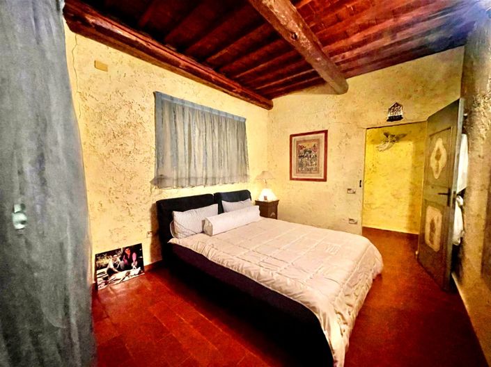 Image No.17-3 Bed House for sale