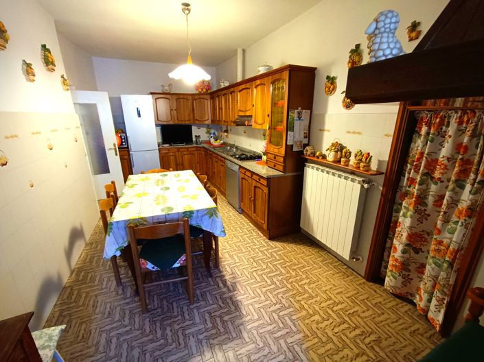 Image No.12-5 Bed House for sale