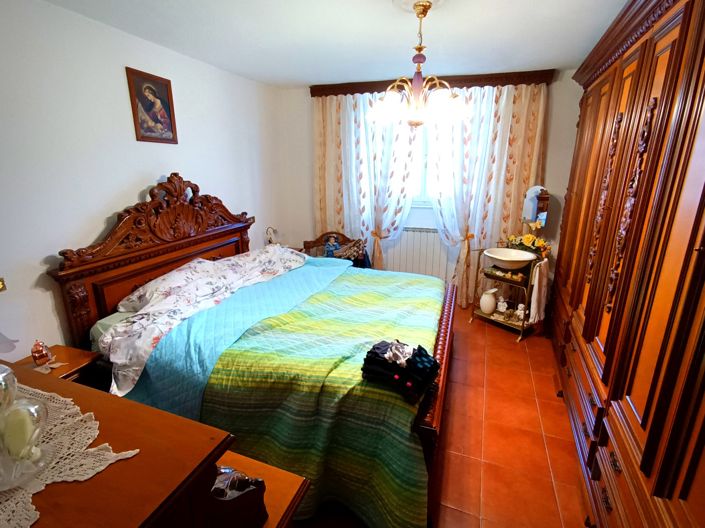 Image No.17-5 Bed House for sale