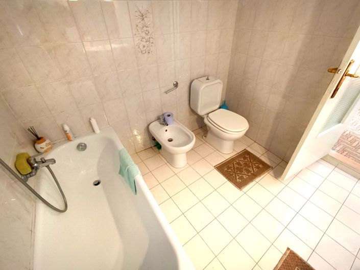 Image No.21-5 Bed House for sale