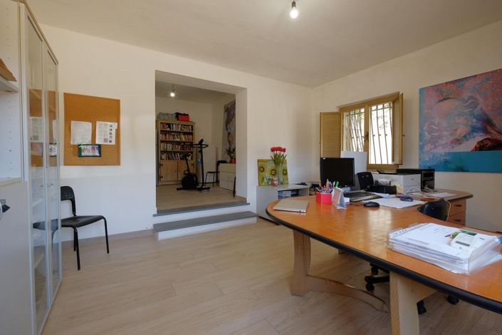 Image No.12-5 Bed House for sale