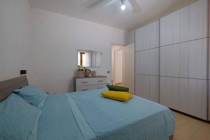 Image No.26-5 Bed House for sale