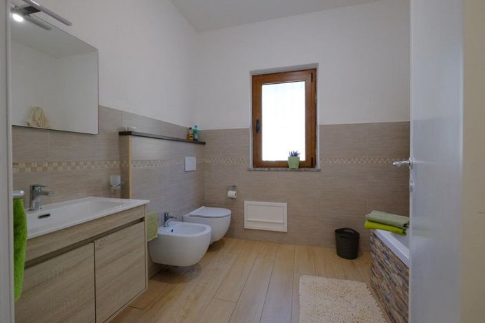 Image No.29-5 Bed House for sale