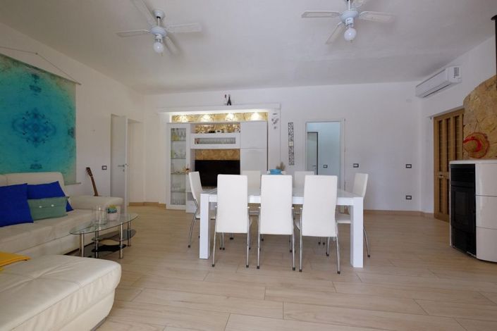 Image No.8-5 Bed House for sale