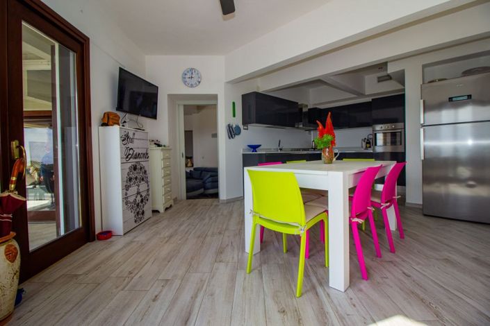 Image No.27-4 Bed House for sale