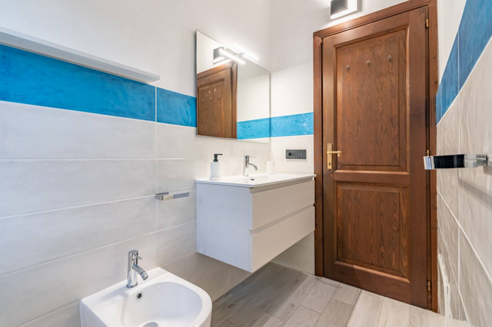 Image No.20-1 Bed House for sale