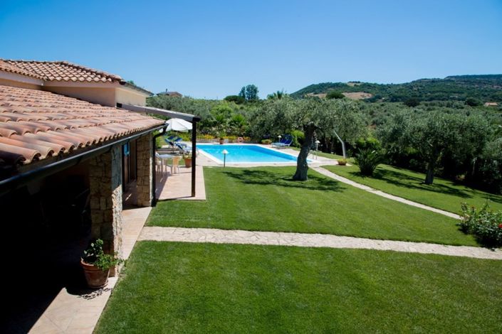 Image No.1-4 Bed House for sale