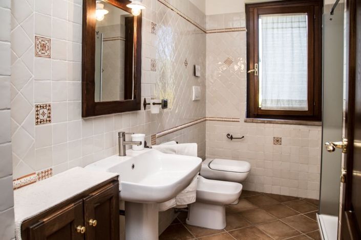 Image No.20-4 Bed House for sale