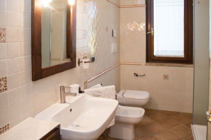 Image No.24-4 Bed House for sale