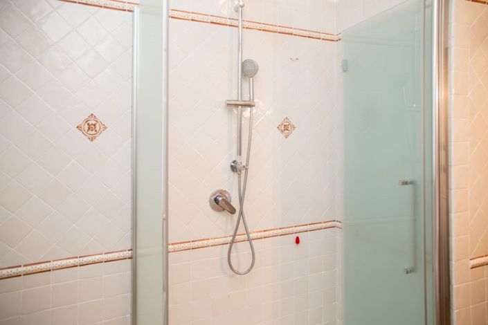 Image No.25-4 Bed House for sale