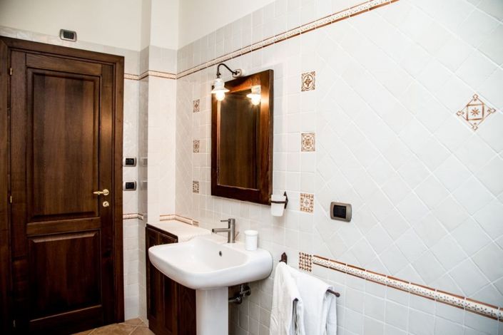 Image No.28-4 Bed House for sale