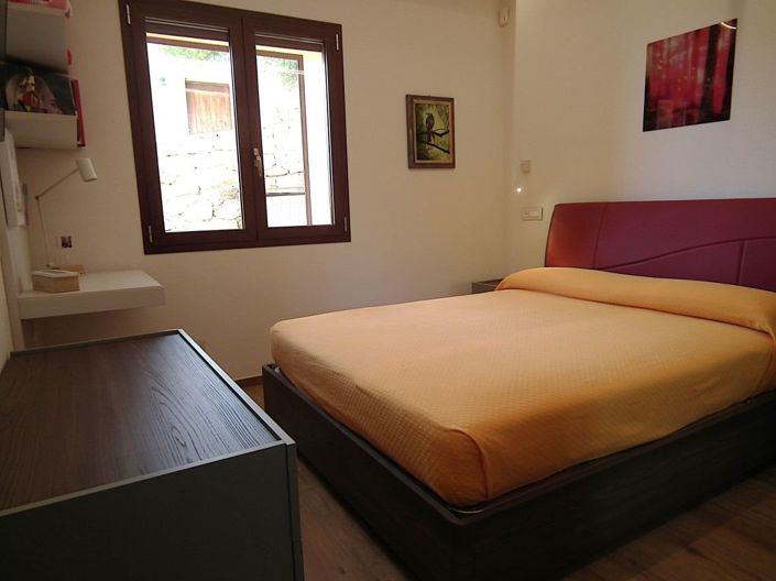 Image No.25-2 Bed House for sale