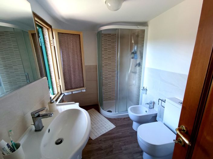 Image No.12-2 Bed House for sale