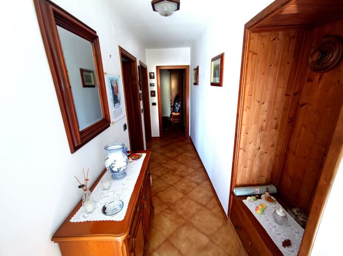 Image No.5-2 Bed House for sale