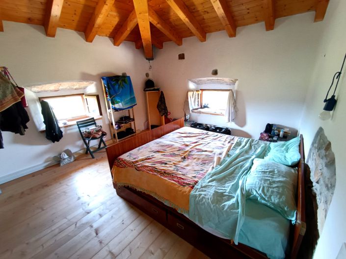 Image No.28-10 Bed House for sale