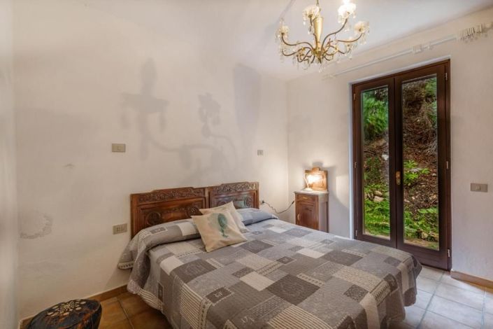 Image No.12-4 Bed House for sale