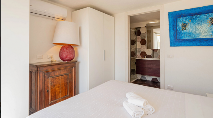 Image No.17-5 Bed House for sale