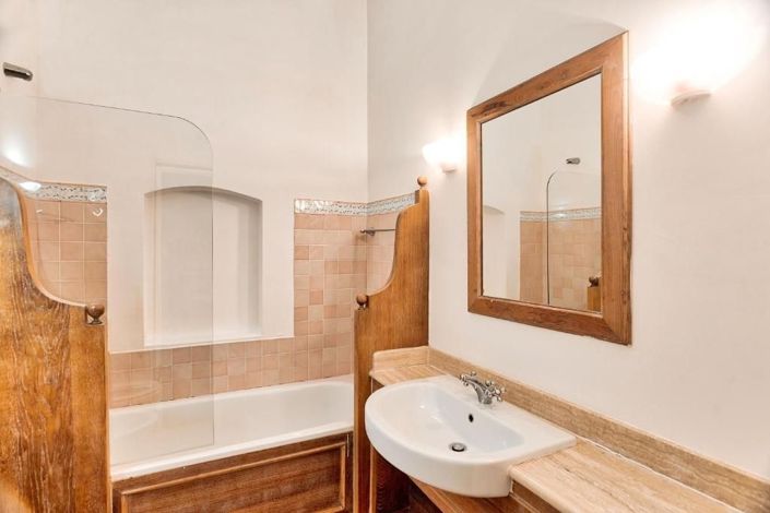 Image No.16-4 Bed House for sale