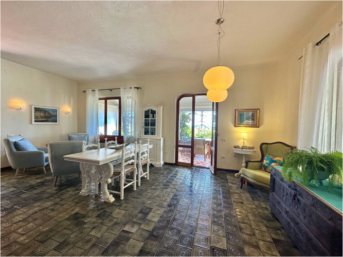 Image No.21-4 Bed House for sale