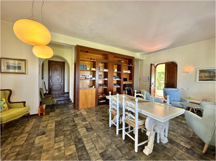 Image No.24-4 Bed House for sale