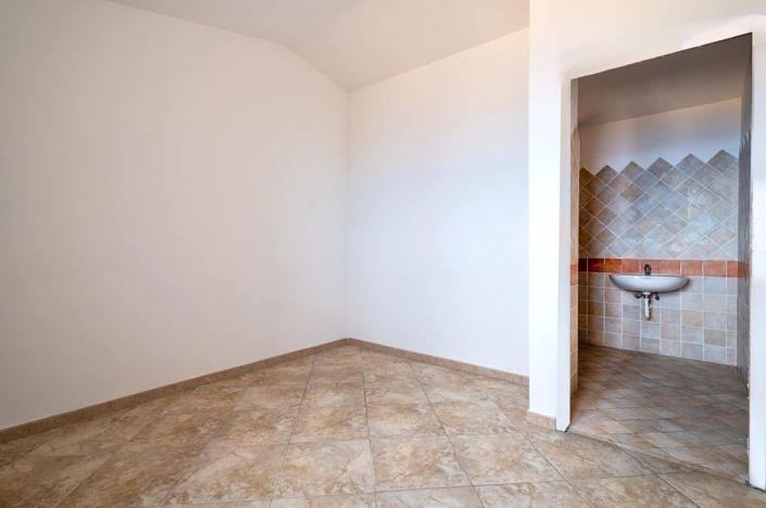 Image No.26-3 Bed House for sale