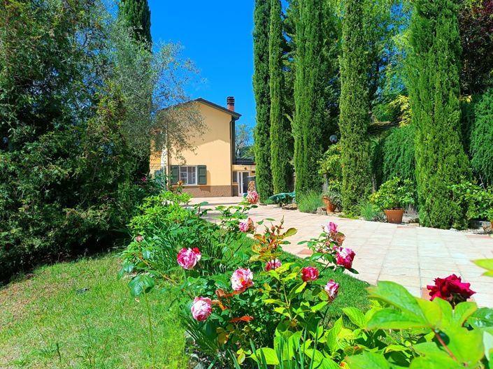 Image No.1-3 Bed House for sale
