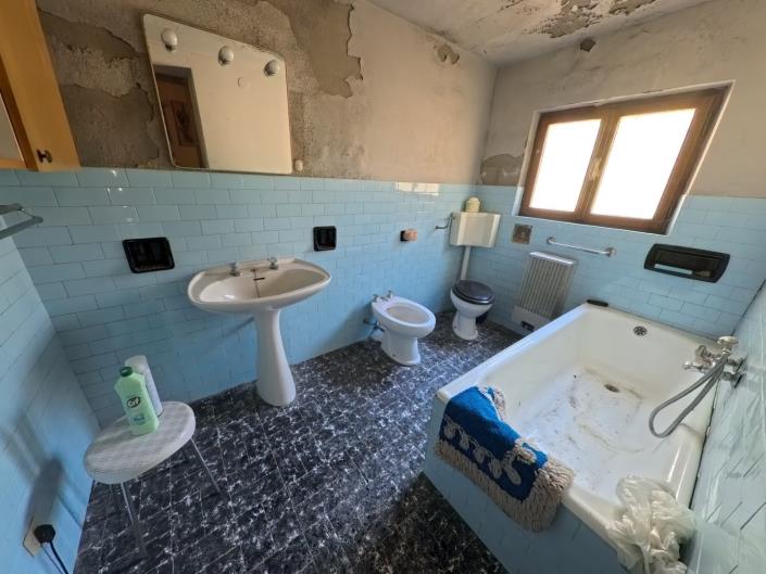 Image No.25-5 Bed Village House for sale