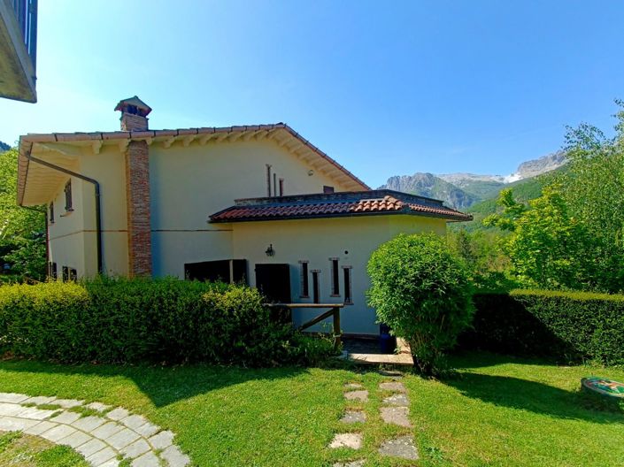 Image No.12-4 Bed House for sale