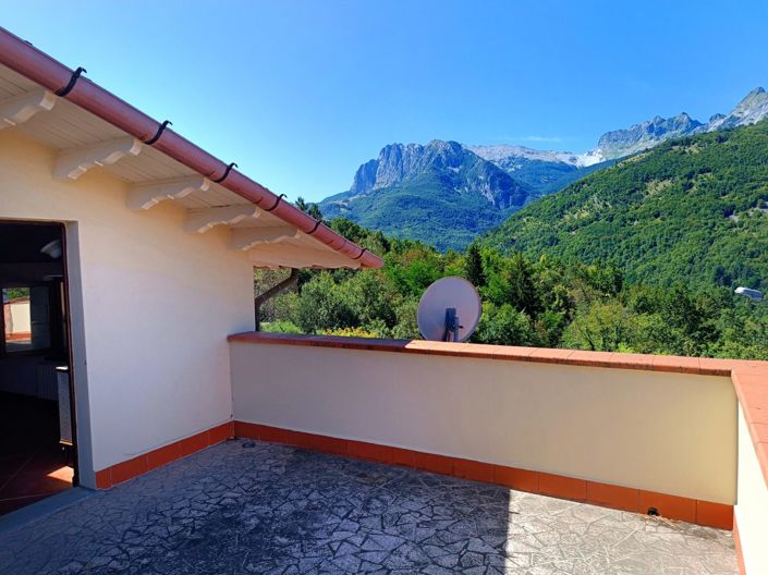 Image No.2-4 Bed House for sale