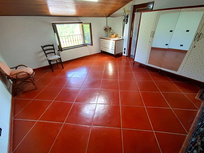 Image No.27-4 Bed House for sale