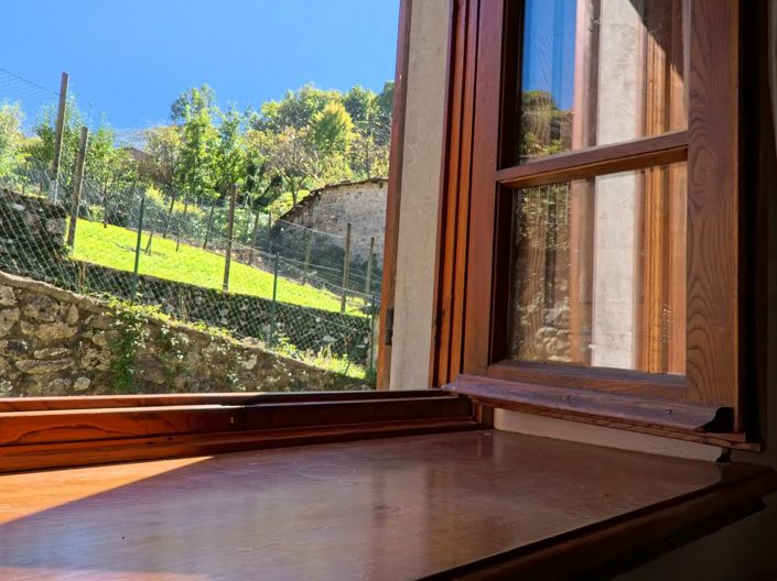 Image No.12-2 Bed House for sale