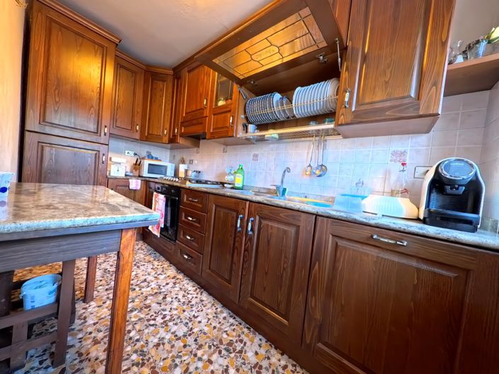 Image No.12-5 Bed House for sale