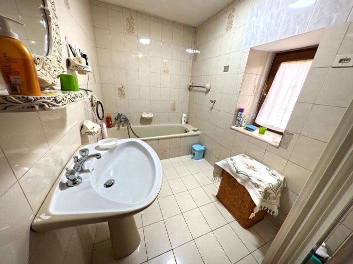 Image No.18-5 Bed House for sale